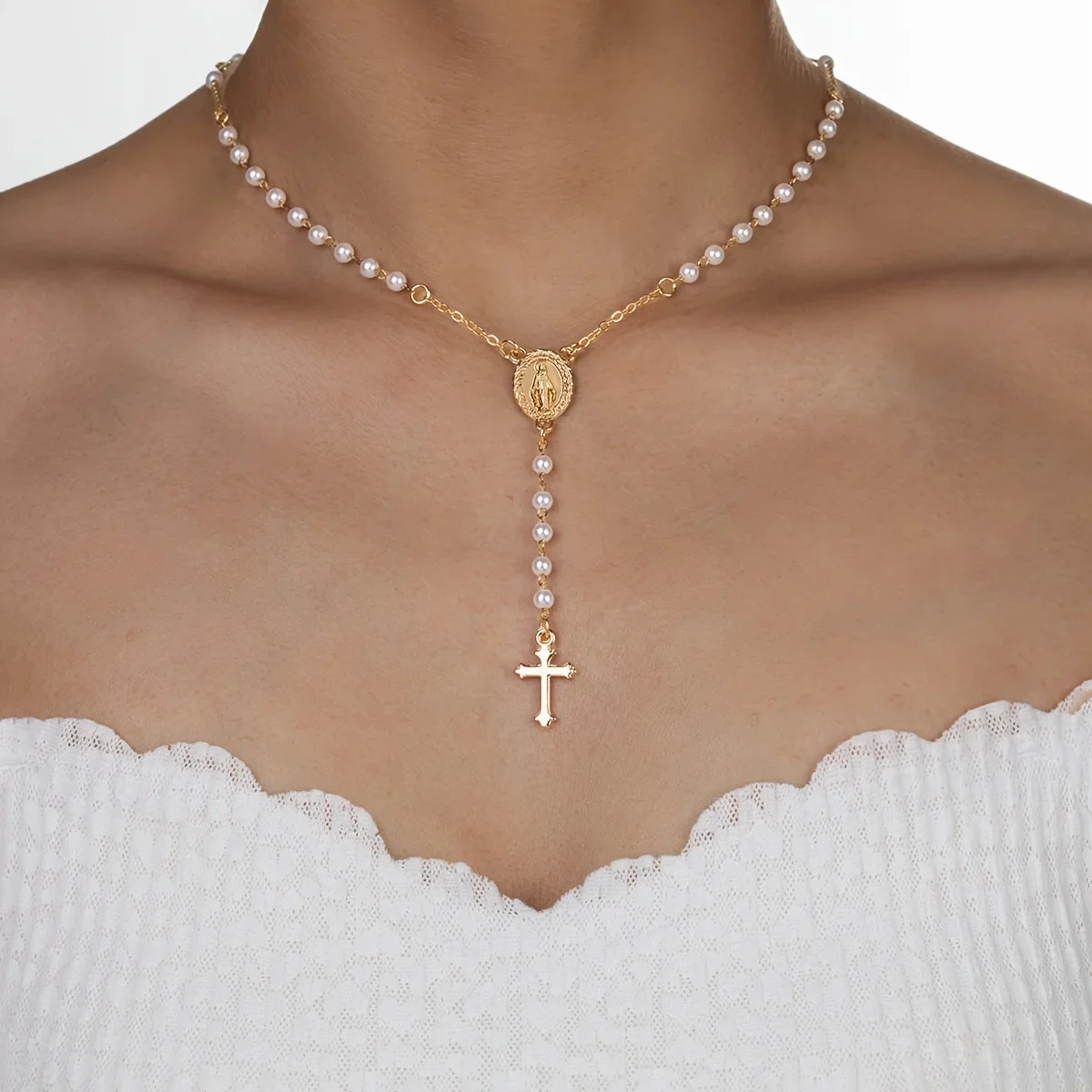 A Classic And Elegant Golden C - Jewelry Making Event recensie en prijs
