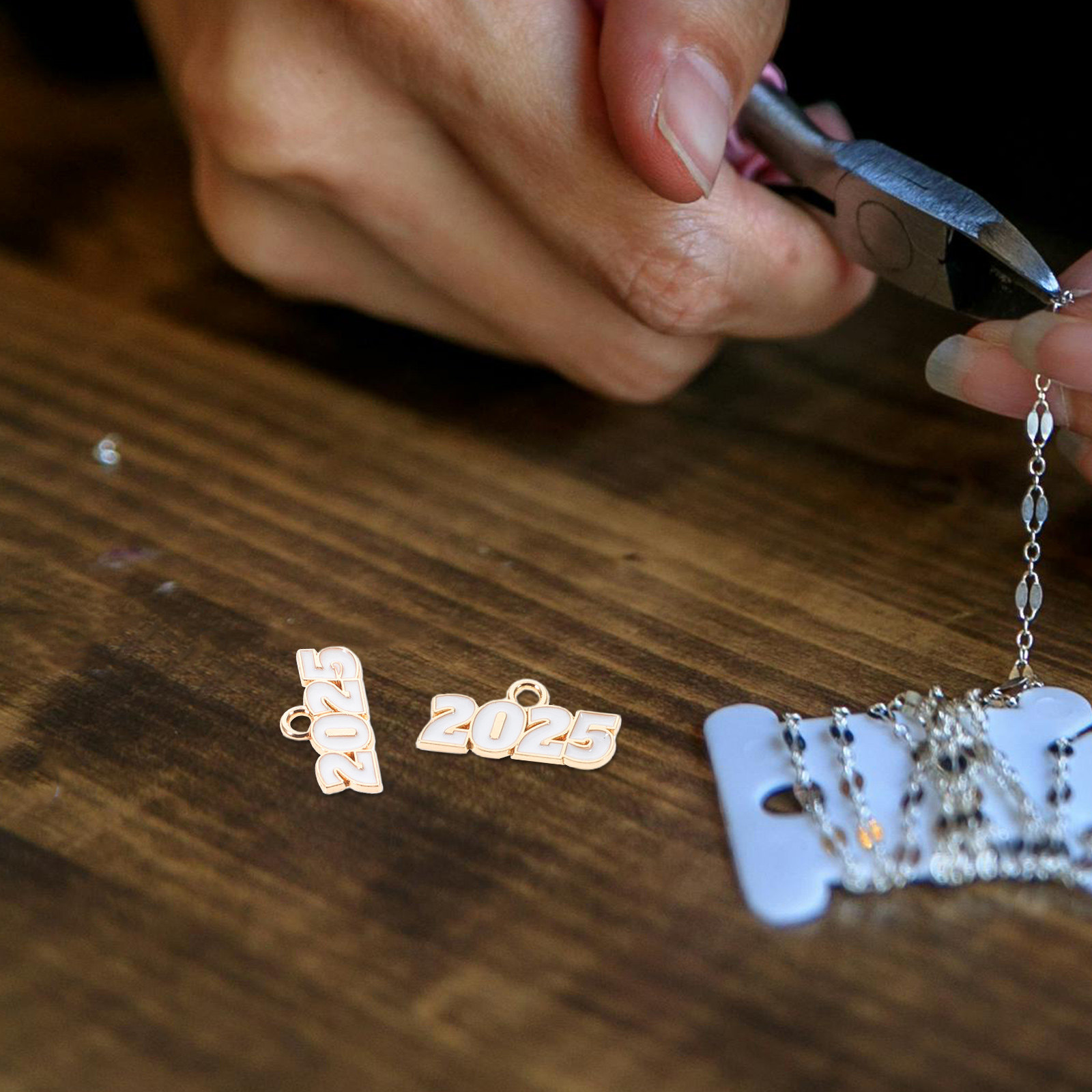 100Pcs Alloy Graduation Year C - Jewelry Making Classes recensie en prijs
