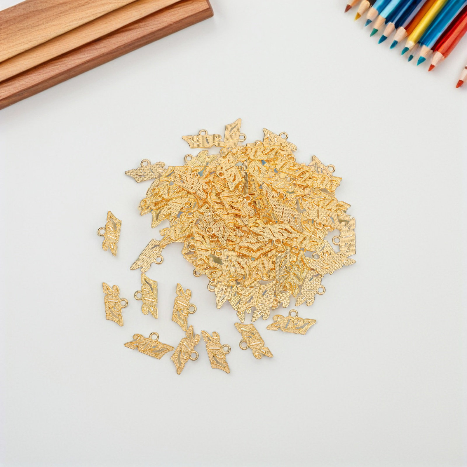 100Pcs 2027 Graduation Charms  - Jewelry Making Classes recensie en prijs